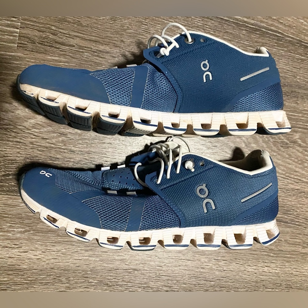 On Cloud Swiss Engineering Women’s Denim + White Running Shoe Sneakers Size 8.5